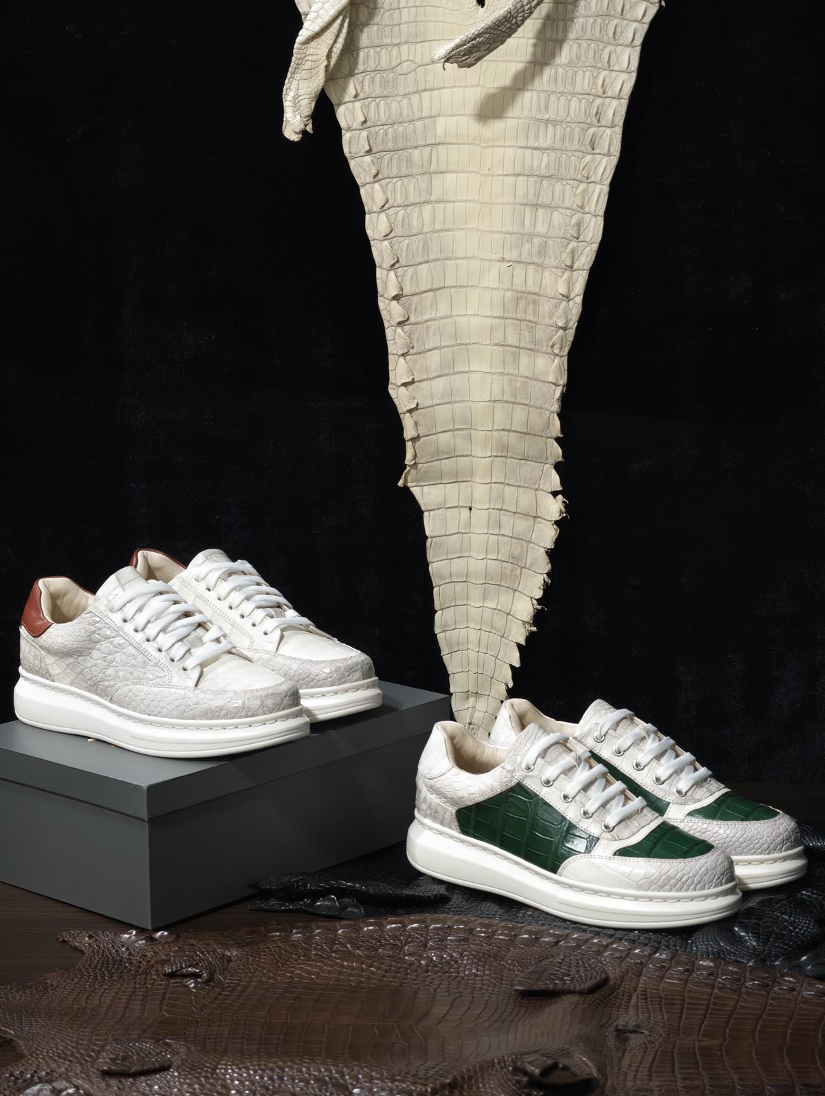 Sneaker DAVITH GTT68 và GTT79 da cá sấu bạch tạng trên nền tối